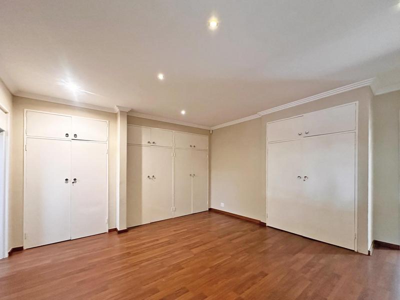 To Let 5 Bedroom Property for Rent in Sandown Gauteng