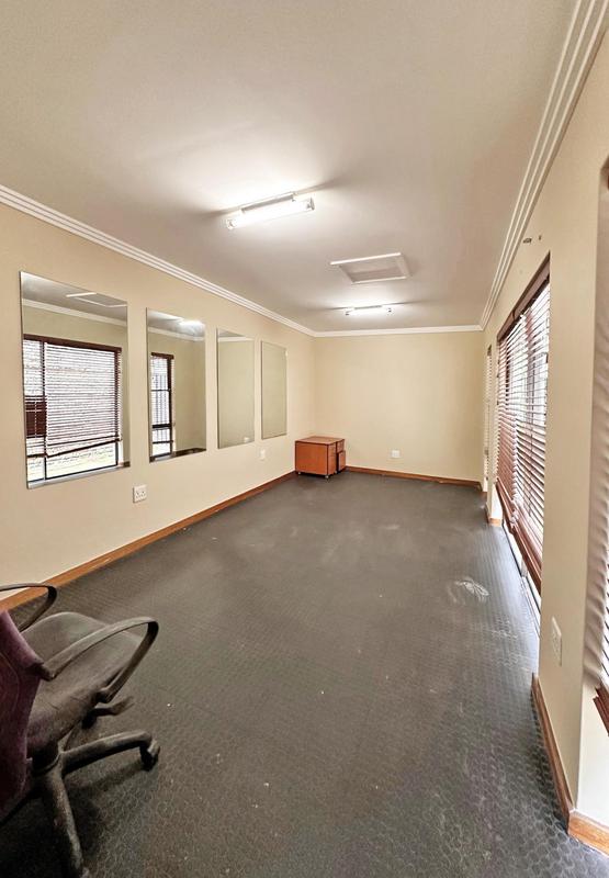 To Let 5 Bedroom Property for Rent in Sandown Gauteng