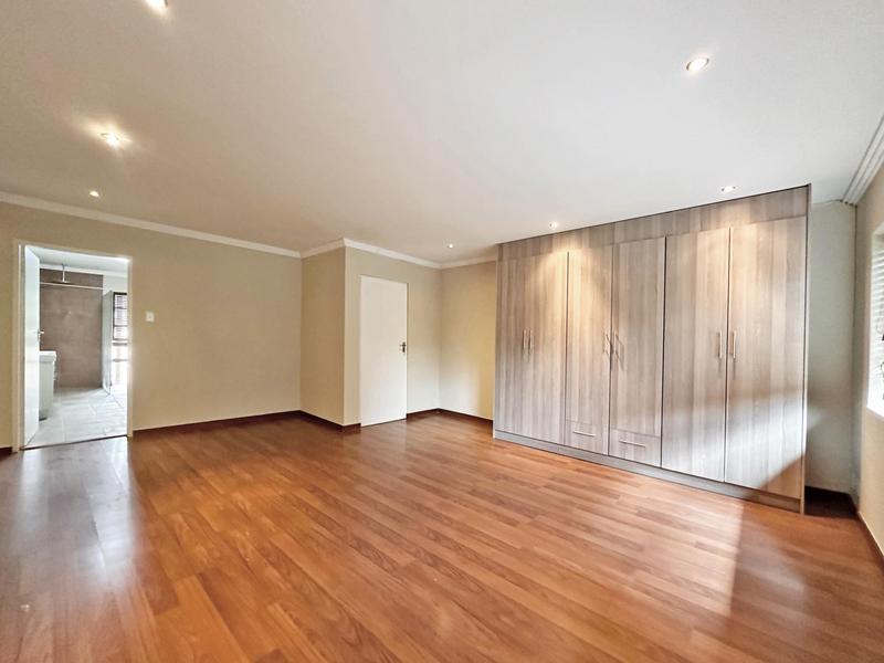 To Let 5 Bedroom Property for Rent in Sandown Gauteng