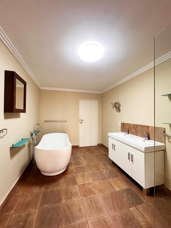 To Let 5 Bedroom Property for Rent in Sandown Gauteng