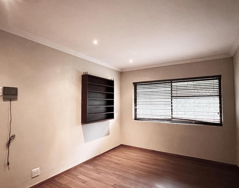 To Let 5 Bedroom Property for Rent in Sandown Gauteng