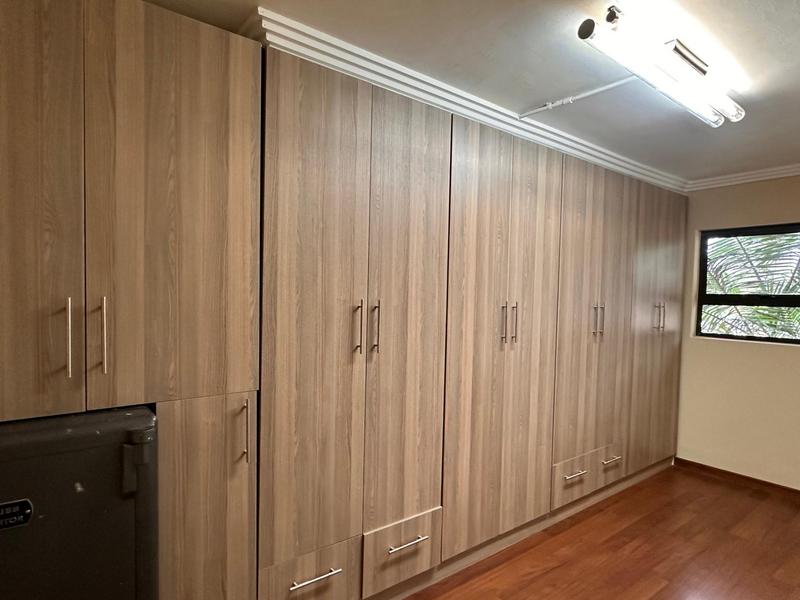 To Let 5 Bedroom Property for Rent in Sandown Gauteng