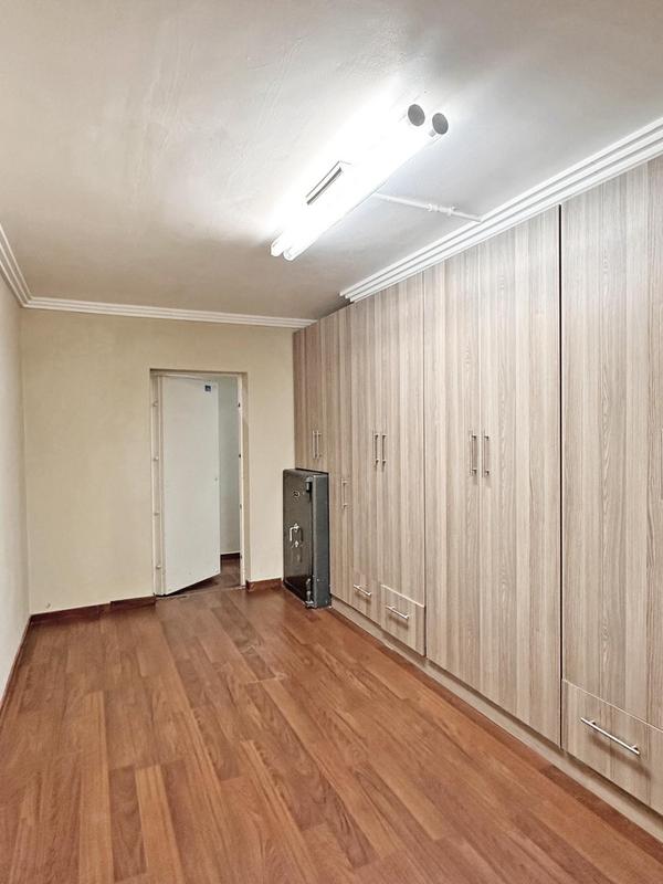 To Let 5 Bedroom Property for Rent in Sandown Gauteng