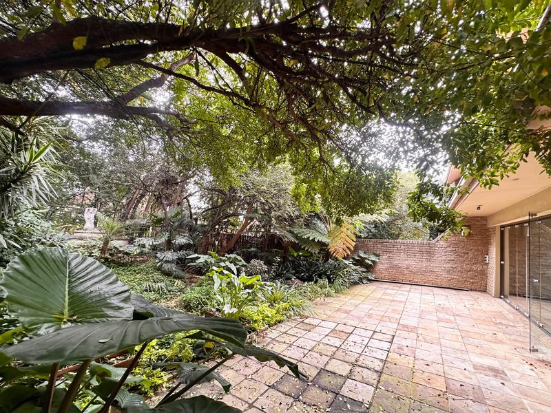 To Let 5 Bedroom Property for Rent in Sandown Gauteng