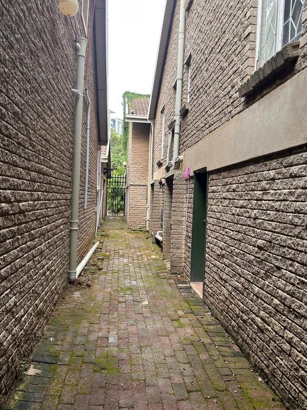To Let 5 Bedroom Property for Rent in Sandown Gauteng