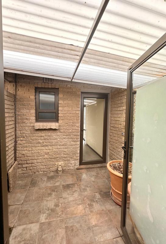 To Let 5 Bedroom Property for Rent in Sandown Gauteng