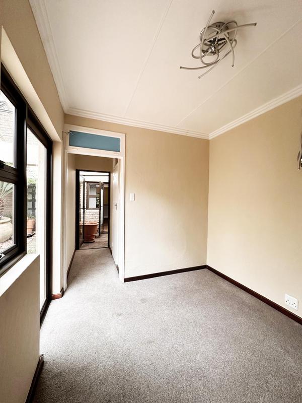 To Let 5 Bedroom Property for Rent in Sandown Gauteng