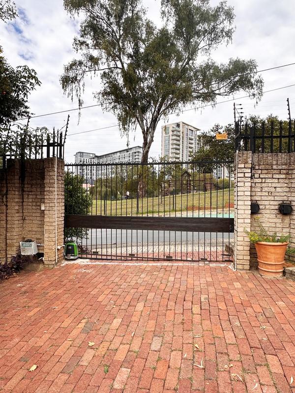 To Let 5 Bedroom Property for Rent in Sandown Gauteng