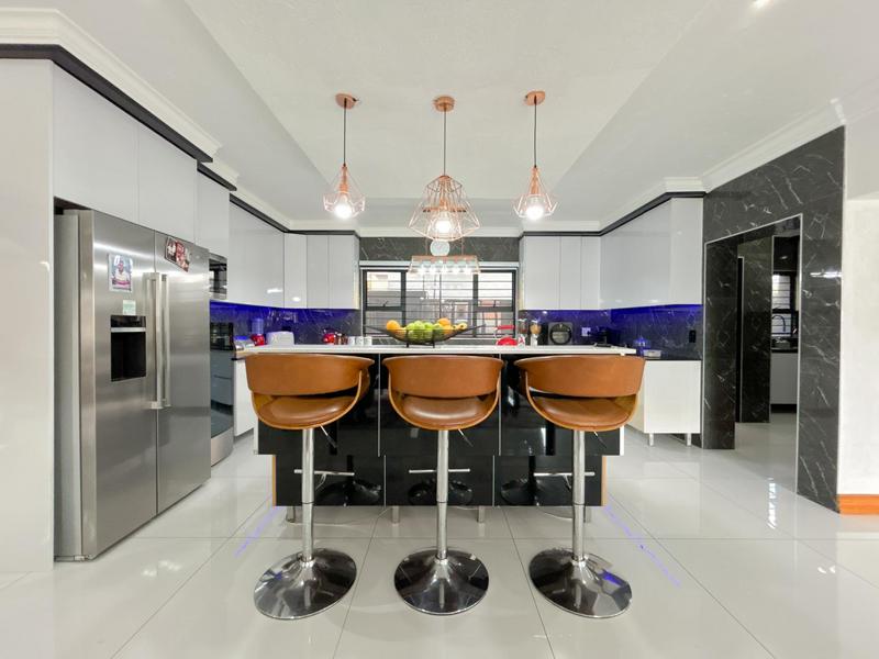 To Let 4 Bedroom Property for Rent in Northcliff Gauteng