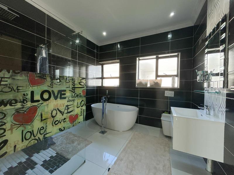 To Let 4 Bedroom Property for Rent in Northcliff Gauteng