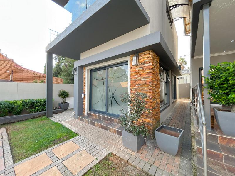 To Let 4 Bedroom Property for Rent in Northcliff Gauteng