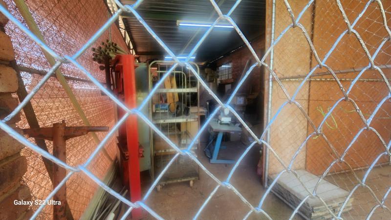 7 Bedroom Property for Sale in Tarlton Gauteng