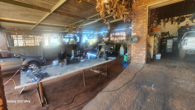 7 Bedroom Property for Sale in Tarlton Gauteng