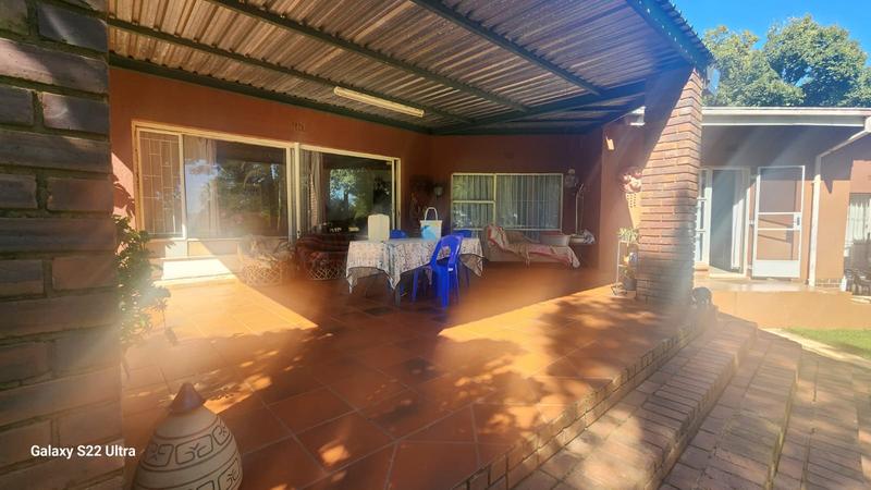 7 Bedroom Property for Sale in Tarlton Gauteng