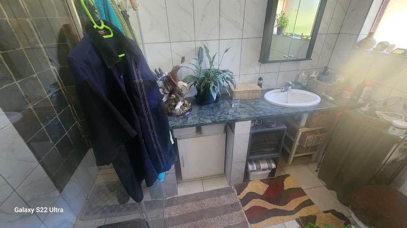7 Bedroom Property for Sale in Tarlton Gauteng