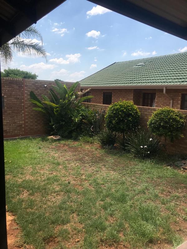 To Let 2 Bedroom Property for Rent in Garsfontein Gauteng