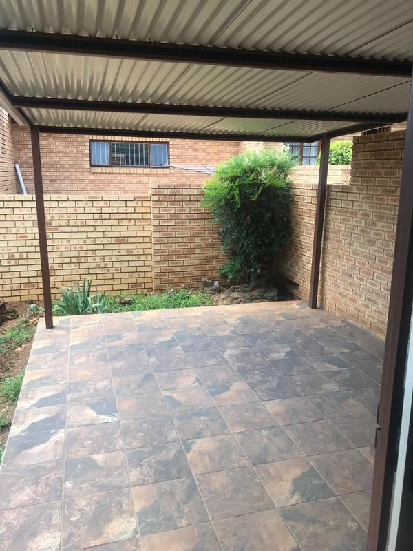 To Let 2 Bedroom Property for Rent in Garsfontein Gauteng