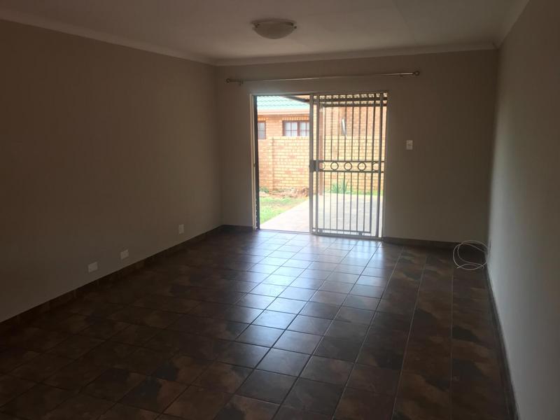 To Let 2 Bedroom Property for Rent in Garsfontein Gauteng