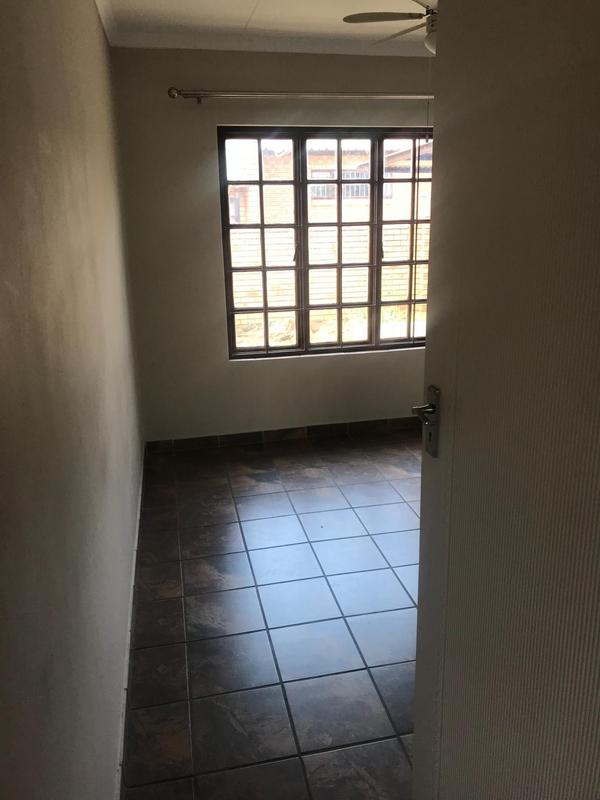 To Let 2 Bedroom Property for Rent in Garsfontein Gauteng
