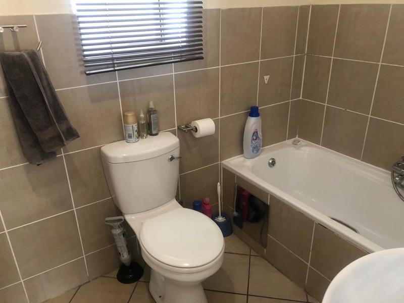 1 Bedroom Property for Sale in Vanderbijlpark SE 10 Gauteng