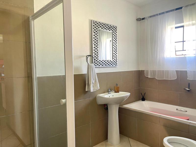 2 Bedroom Property for Sale in Noordwyk Ext 1 Gauteng