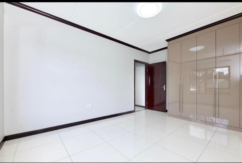 To Let 2 Bedroom Property for Rent in Broadacres Gauteng