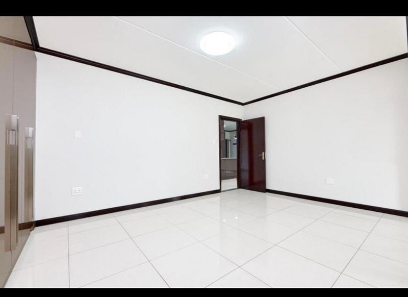 To Let 2 Bedroom Property for Rent in Broadacres Gauteng