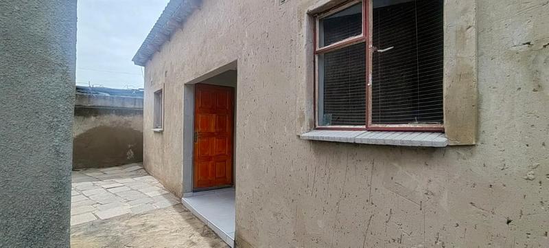 2 Bedroom Property for Sale in Diepkloof Gauteng