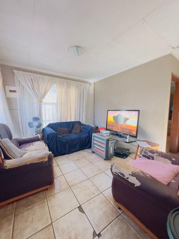2 Bedroom Property for Sale in Jabavu Gauteng