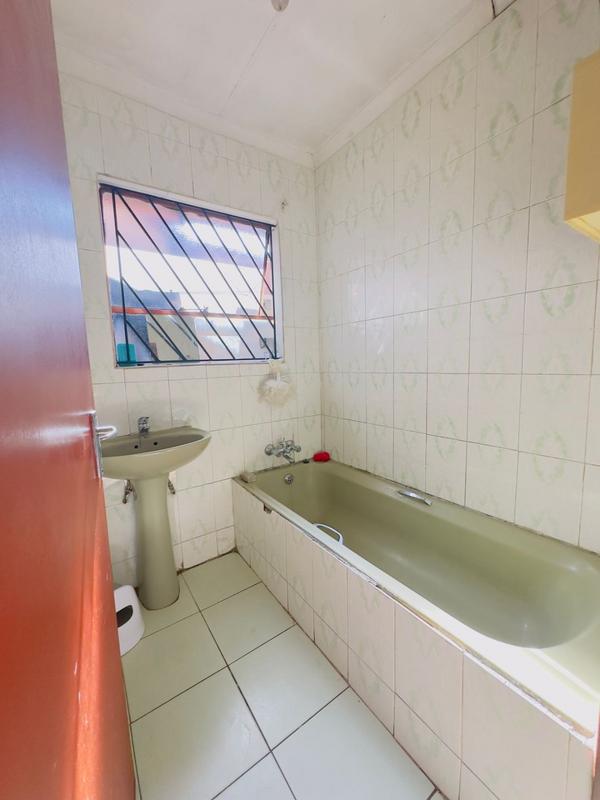 2 Bedroom Property for Sale in Jabavu Gauteng