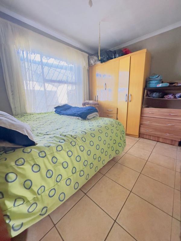 2 Bedroom Property for Sale in Jabavu Gauteng