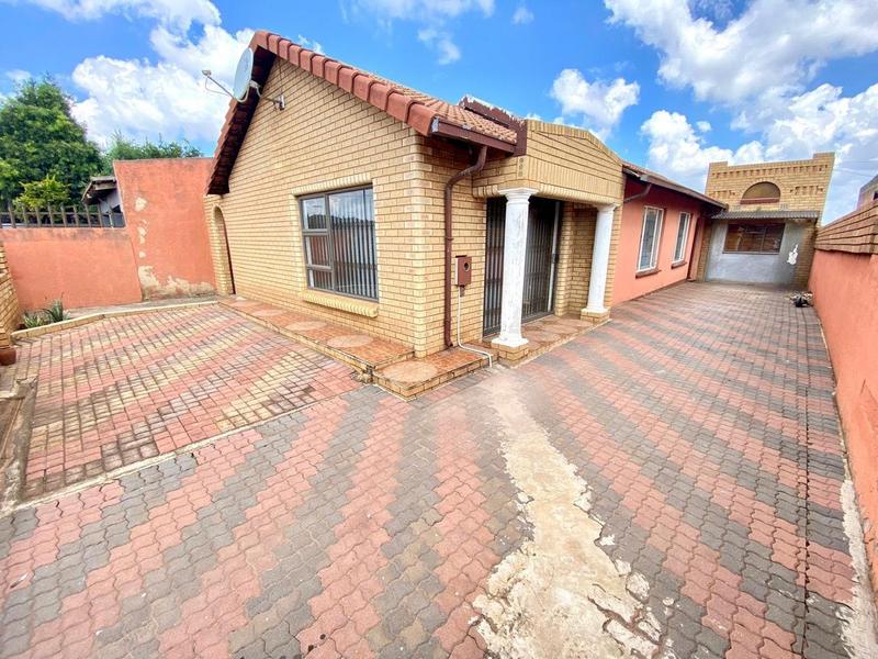 3 Bedroom Property for Sale in Protea South Gauteng