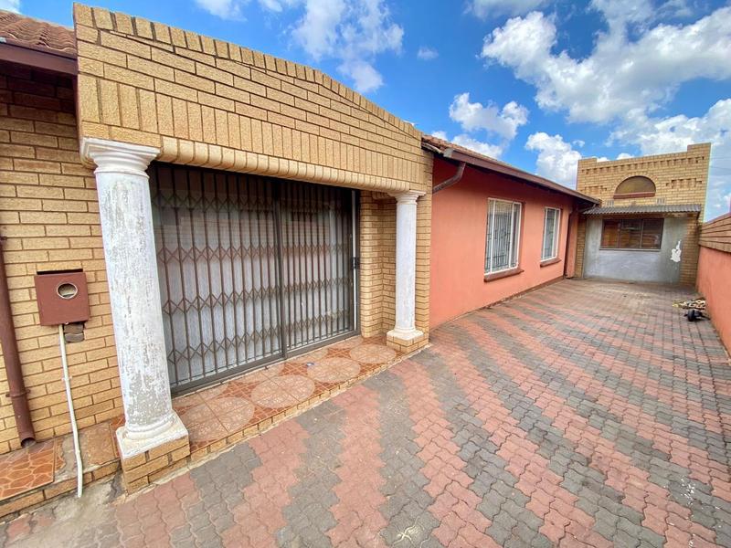 3 Bedroom Property for Sale in Protea South Gauteng