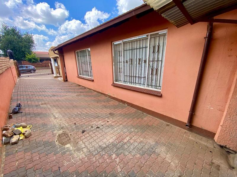 3 Bedroom Property for Sale in Protea South Gauteng
