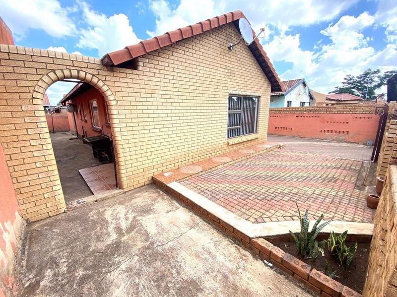 3 Bedroom Property for Sale in Protea South Gauteng
