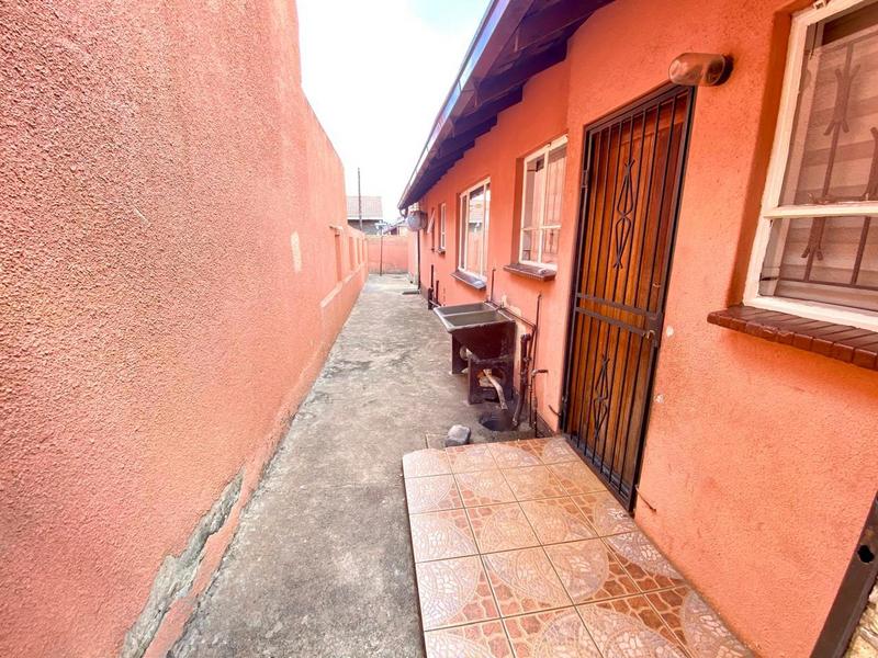 3 Bedroom Property for Sale in Protea South Gauteng