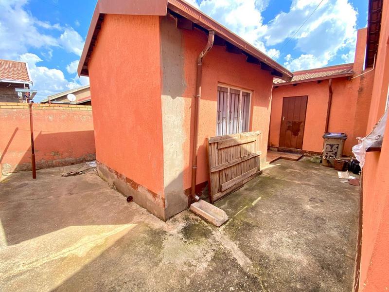 3 Bedroom Property for Sale in Protea South Gauteng