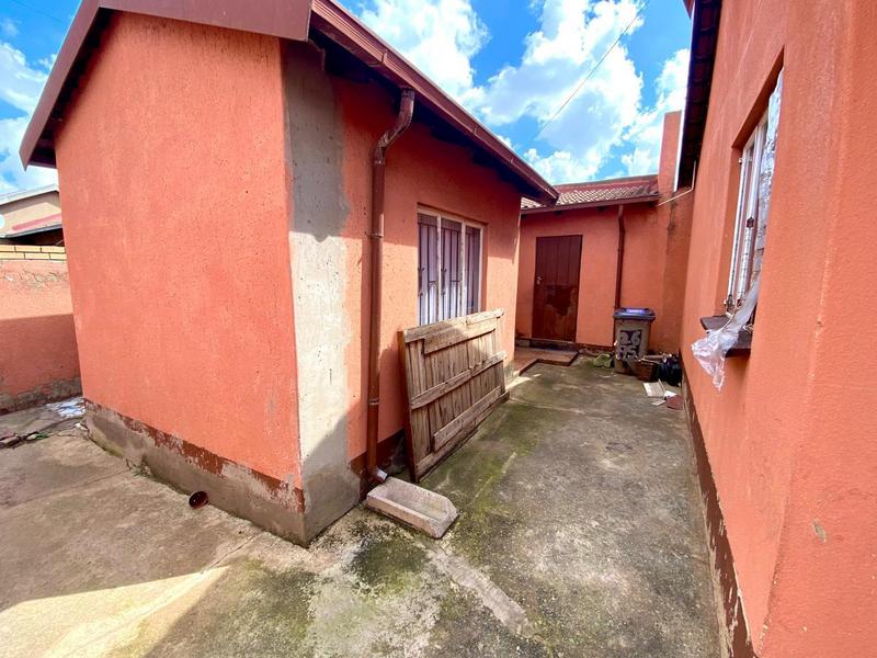 3 Bedroom Property for Sale in Protea South Gauteng