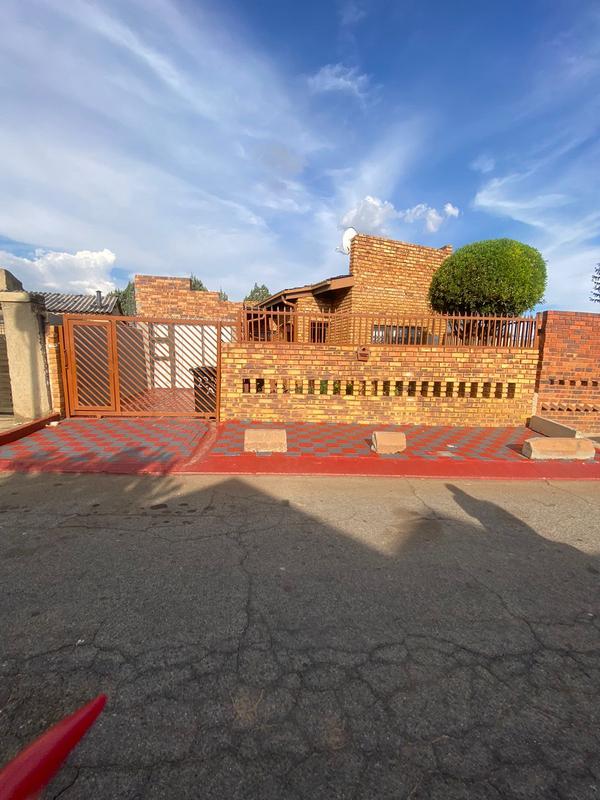 3 Bedroom Property for Sale in Meadowlands Zone 10 Gauteng