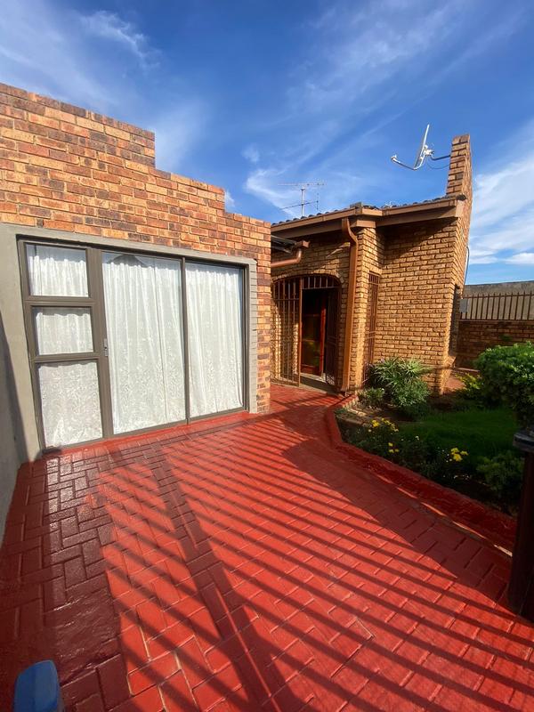 3 Bedroom Property for Sale in Meadowlands Zone 10 Gauteng