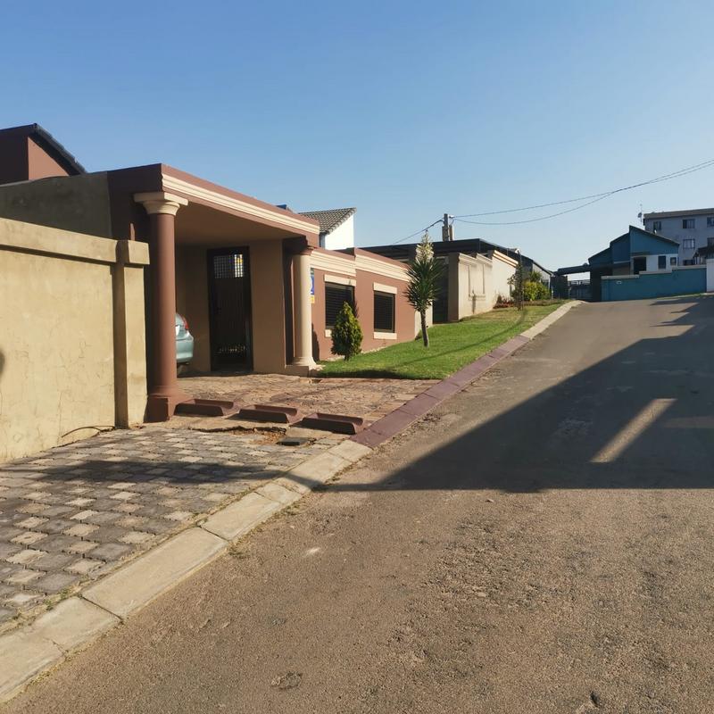 3 Bedroom Property for Sale in Fleurhof Gauteng