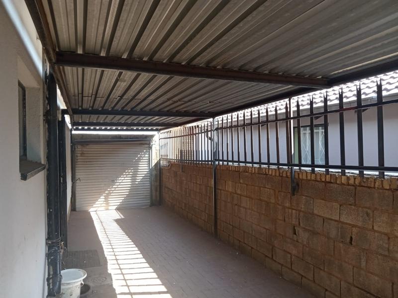 3 Bedroom Property for Sale in Chiawelo Gauteng