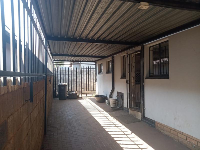 3 Bedroom Property for Sale in Chiawelo Gauteng
