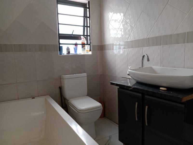 5 Bedroom Property for Sale in Jabulani Gauteng