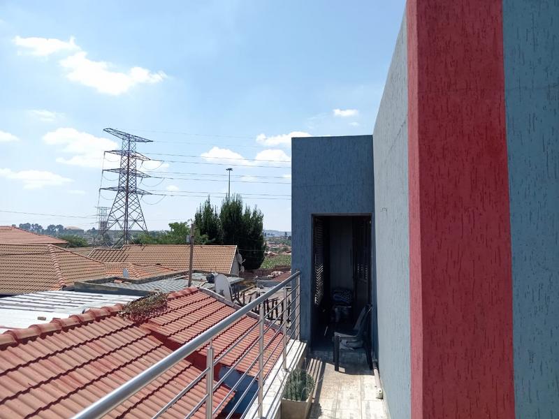 5 Bedroom Property for Sale in Jabulani Gauteng