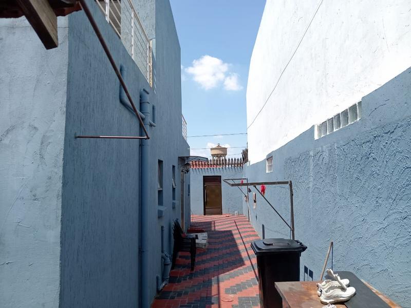 5 Bedroom Property for Sale in Jabulani Gauteng