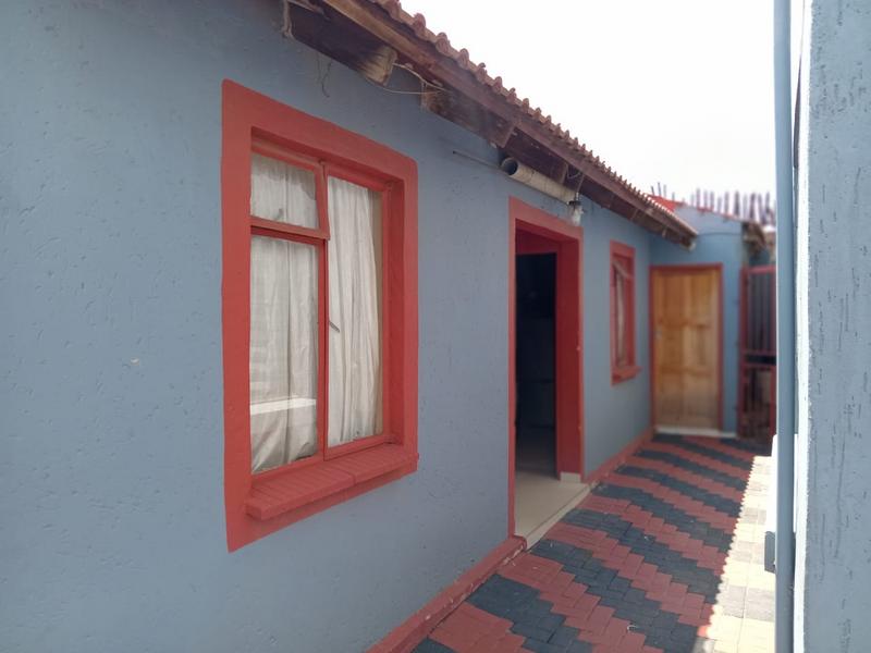 5 Bedroom Property for Sale in Jabulani Gauteng