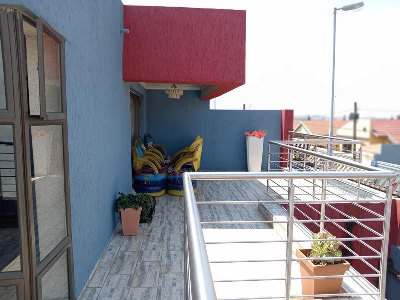 5 Bedroom Property for Sale in Jabulani Gauteng