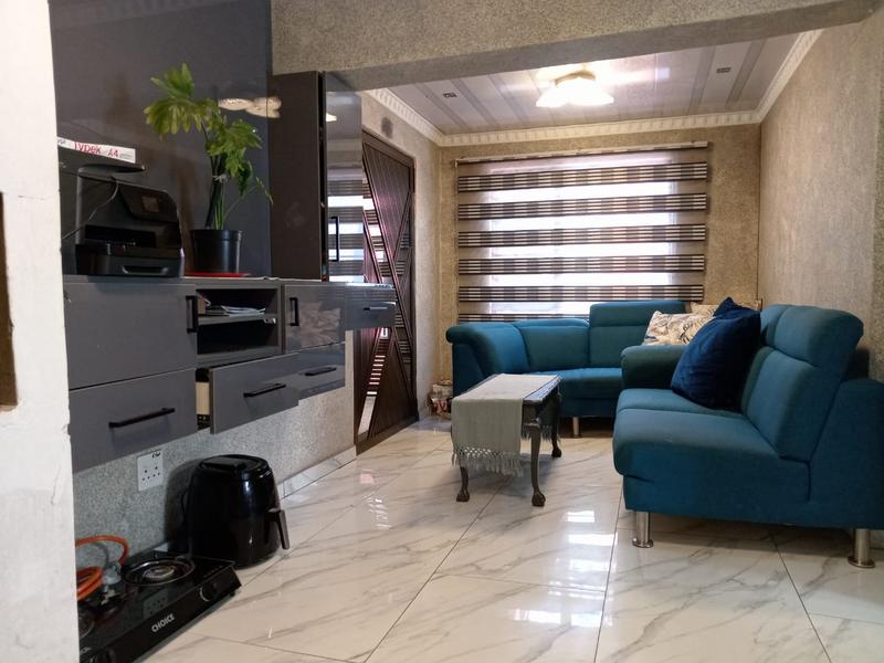 5 Bedroom Property for Sale in Jabulani Gauteng