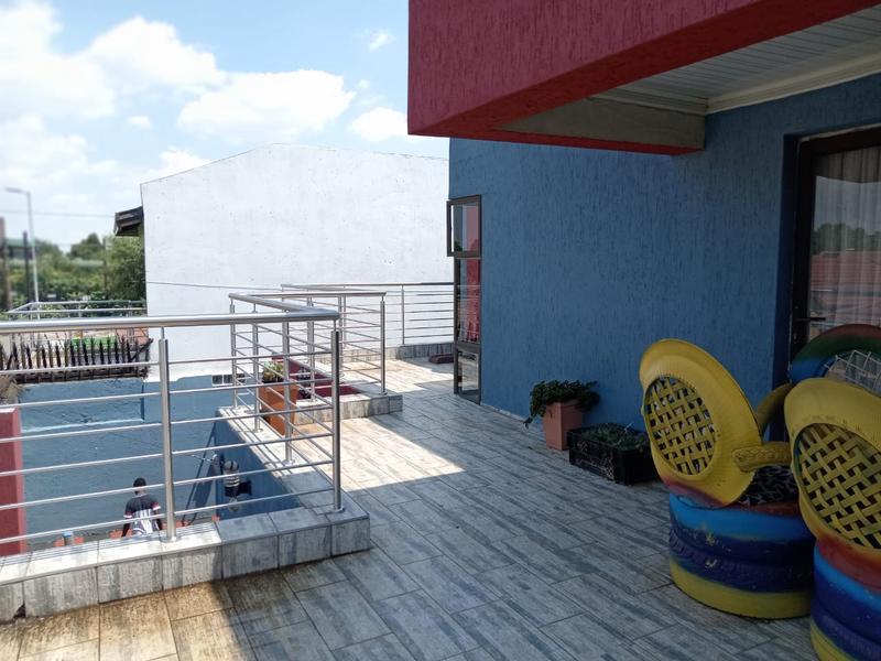 5 Bedroom Property for Sale in Jabulani Gauteng